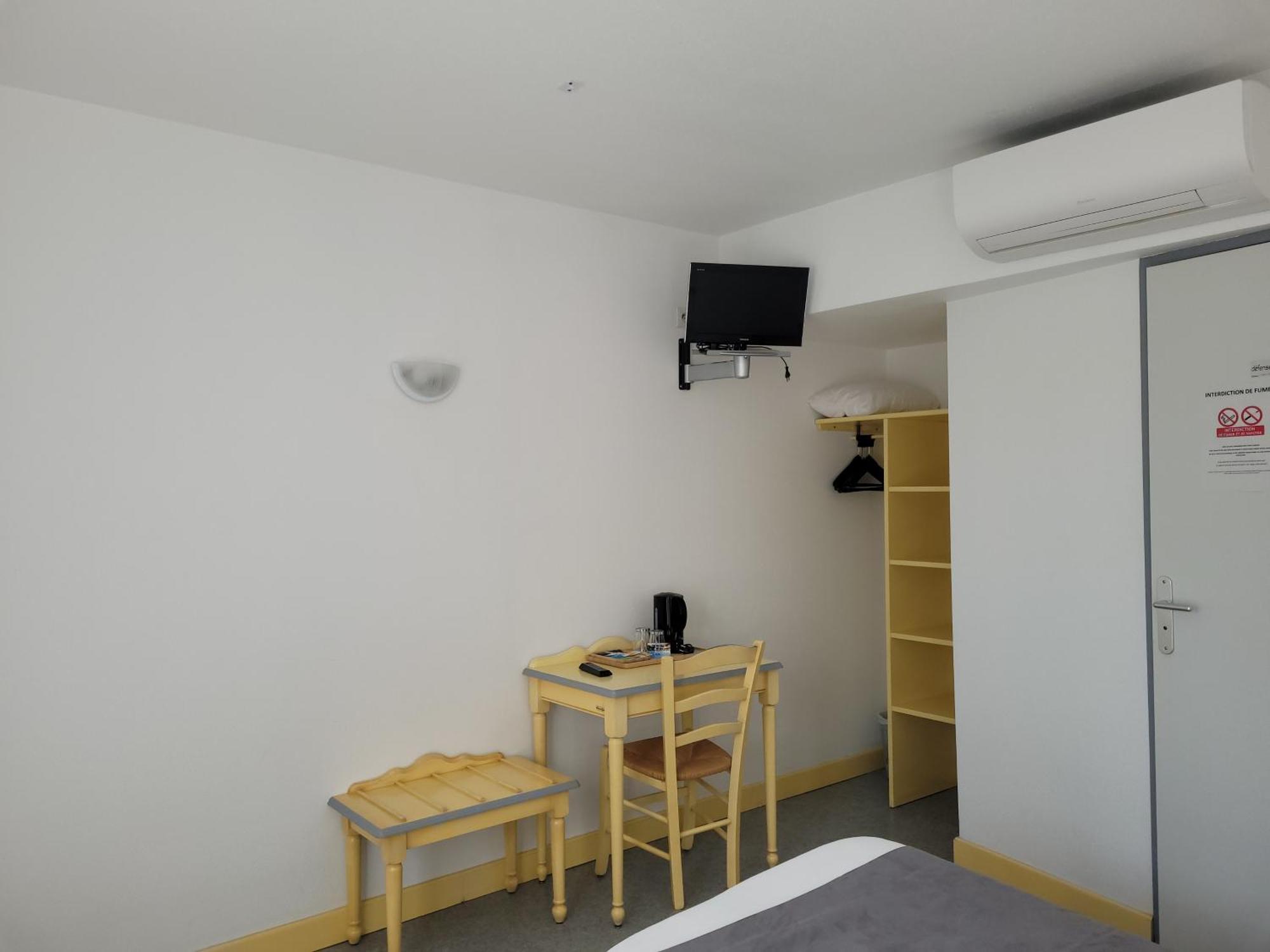 Hotel Le Vanseen Les Vans Luaran gambar
