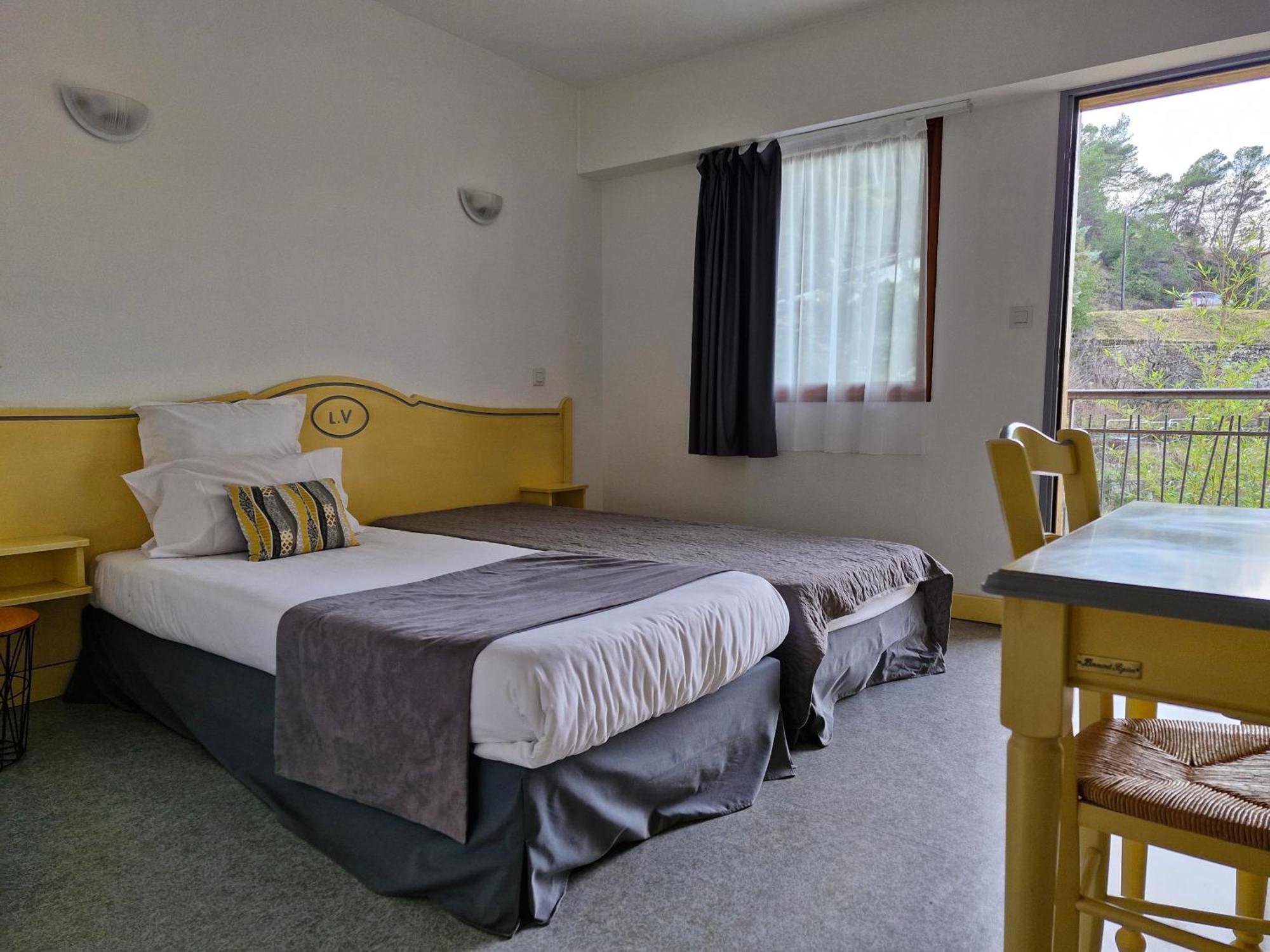Hotel Le Vanseen Les Vans Luaran gambar