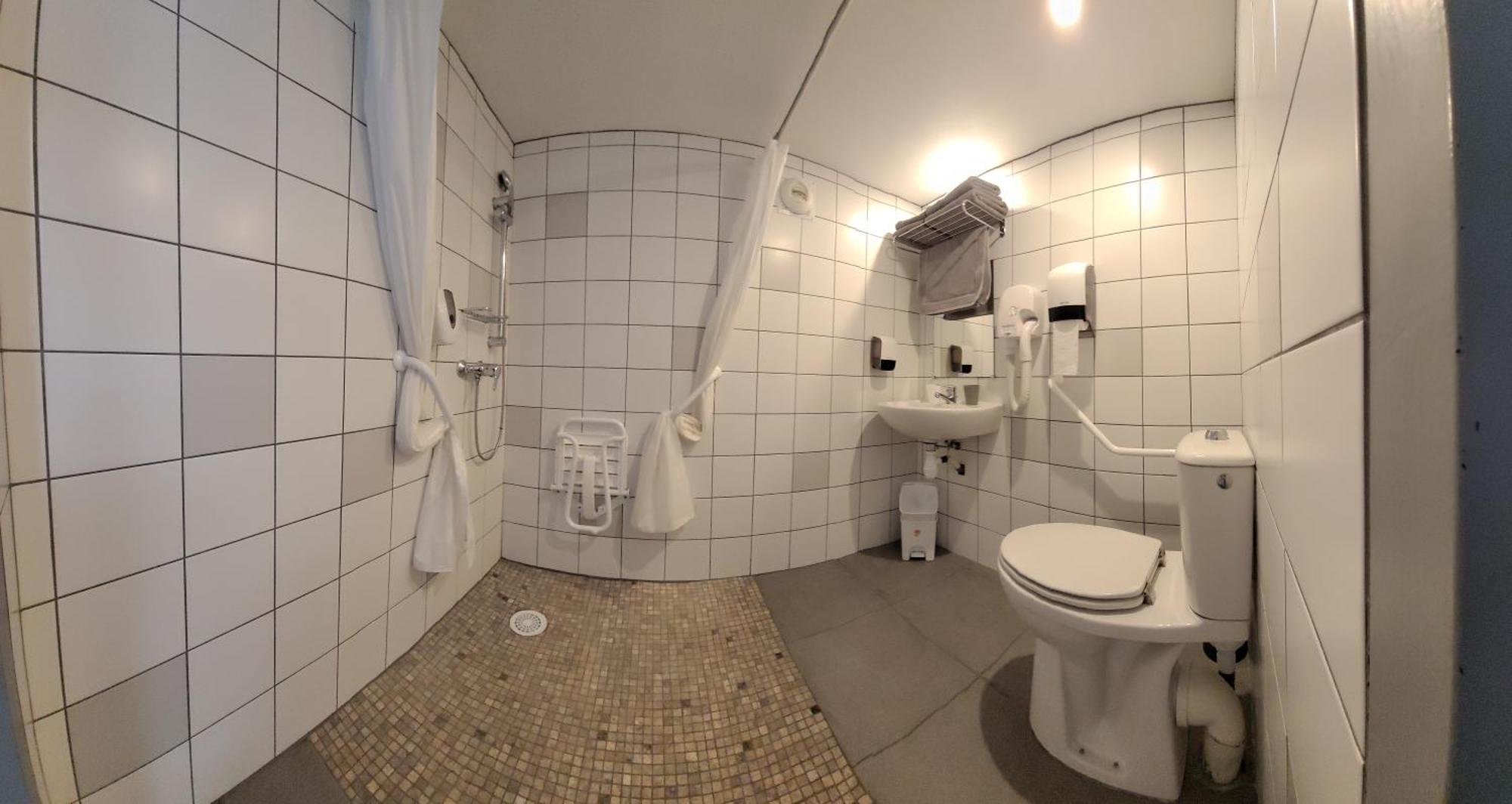 Hotel Le Vanseen Les Vans Luaran gambar