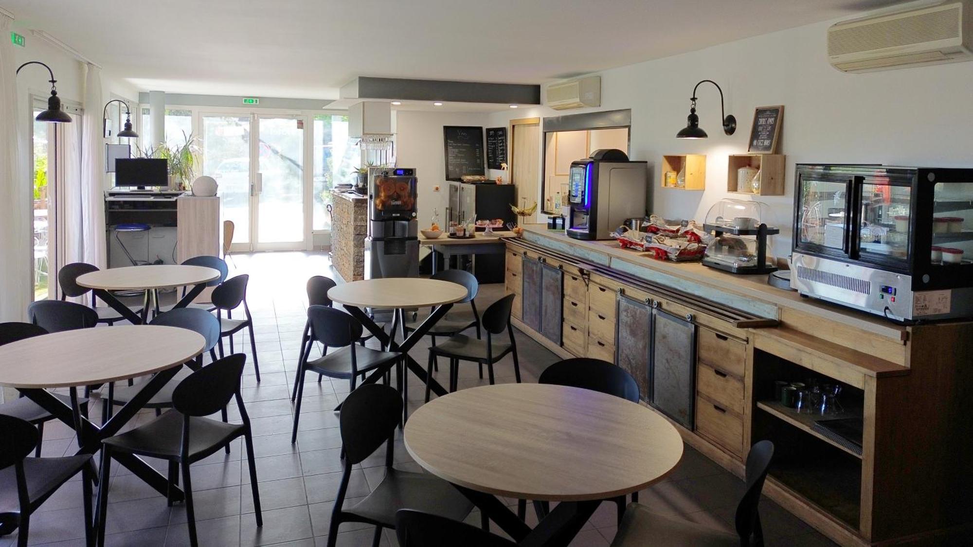 Hotel Le Vanseen Les Vans Luaran gambar