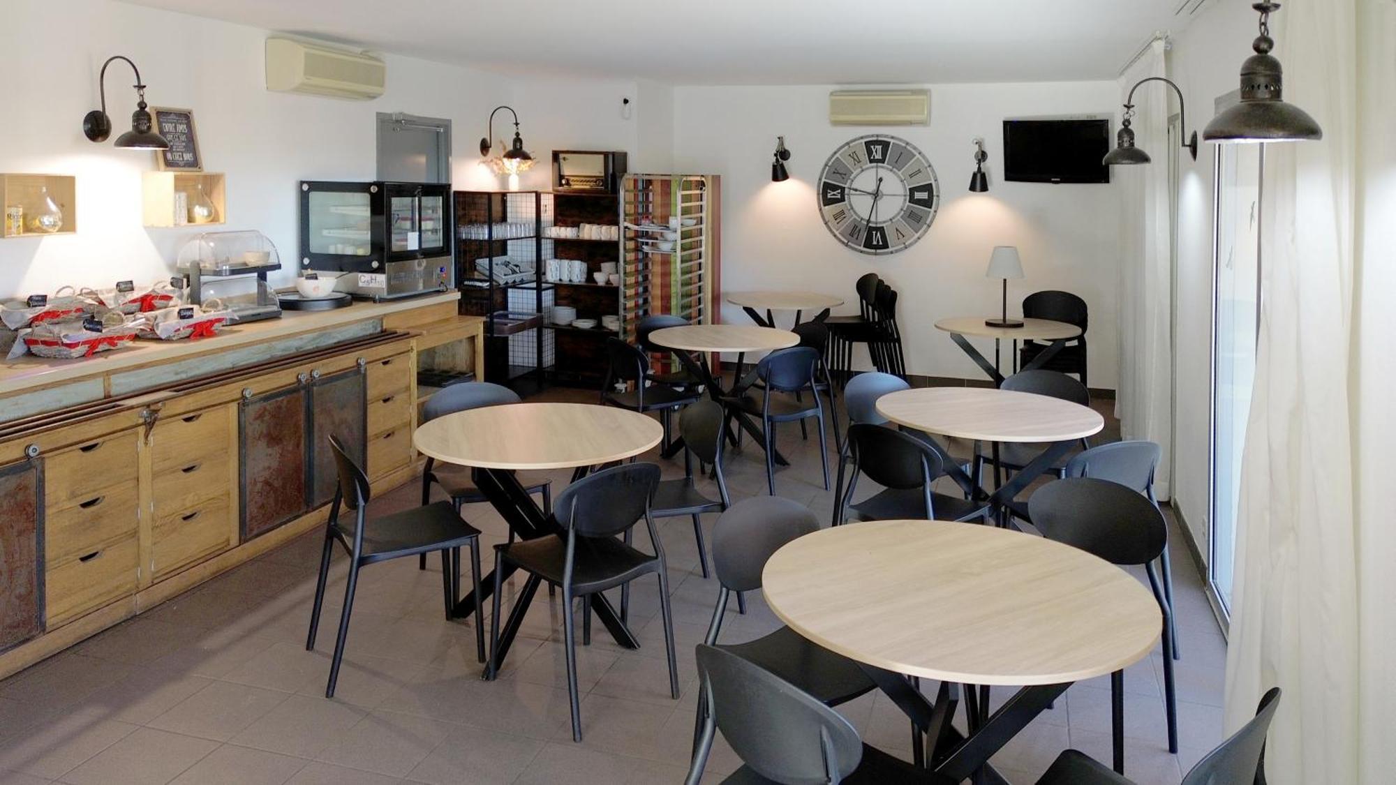 Hotel Le Vanseen Les Vans Luaran gambar