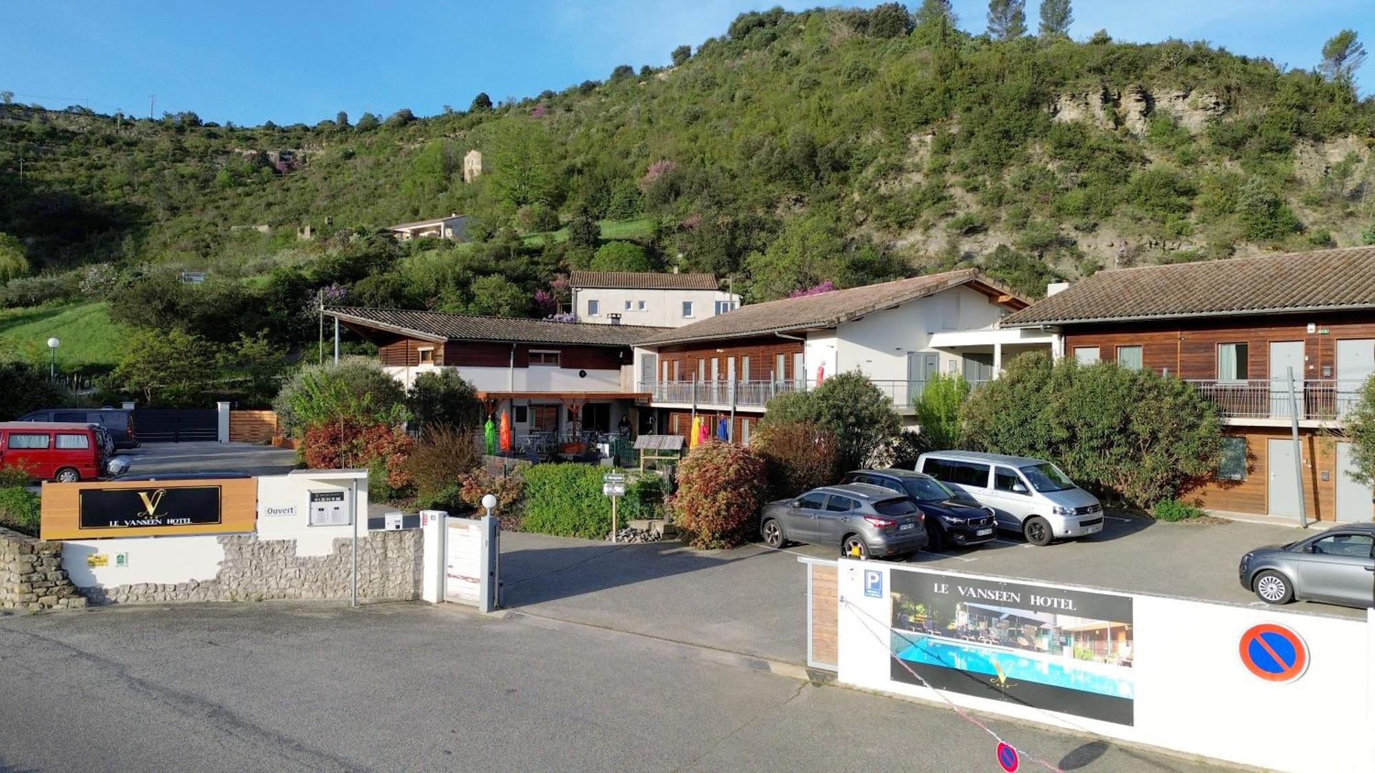 Hotel Le Vanseen Les Vans Luaran gambar