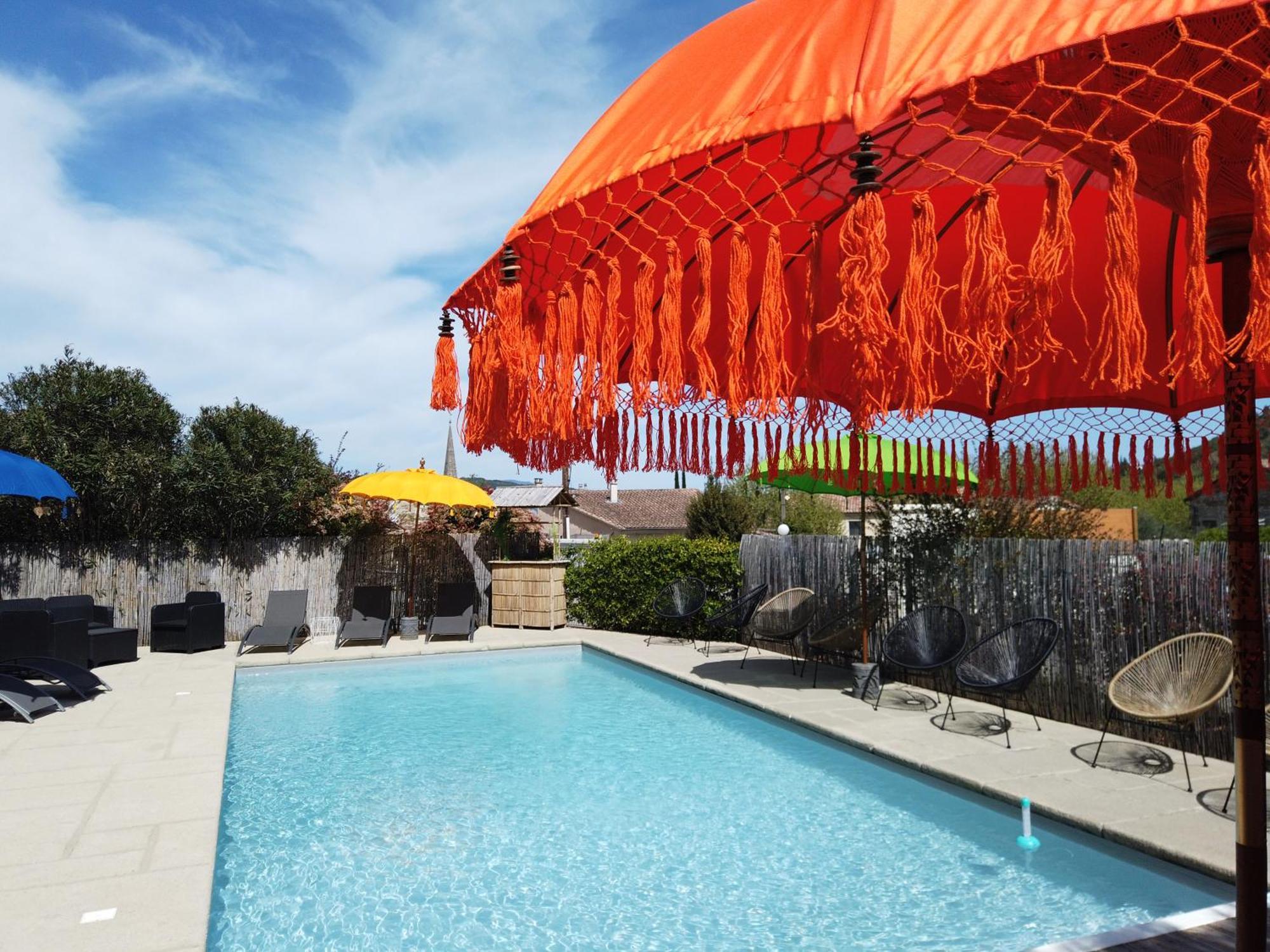 Hotel Le Vanseen Les Vans Luaran gambar