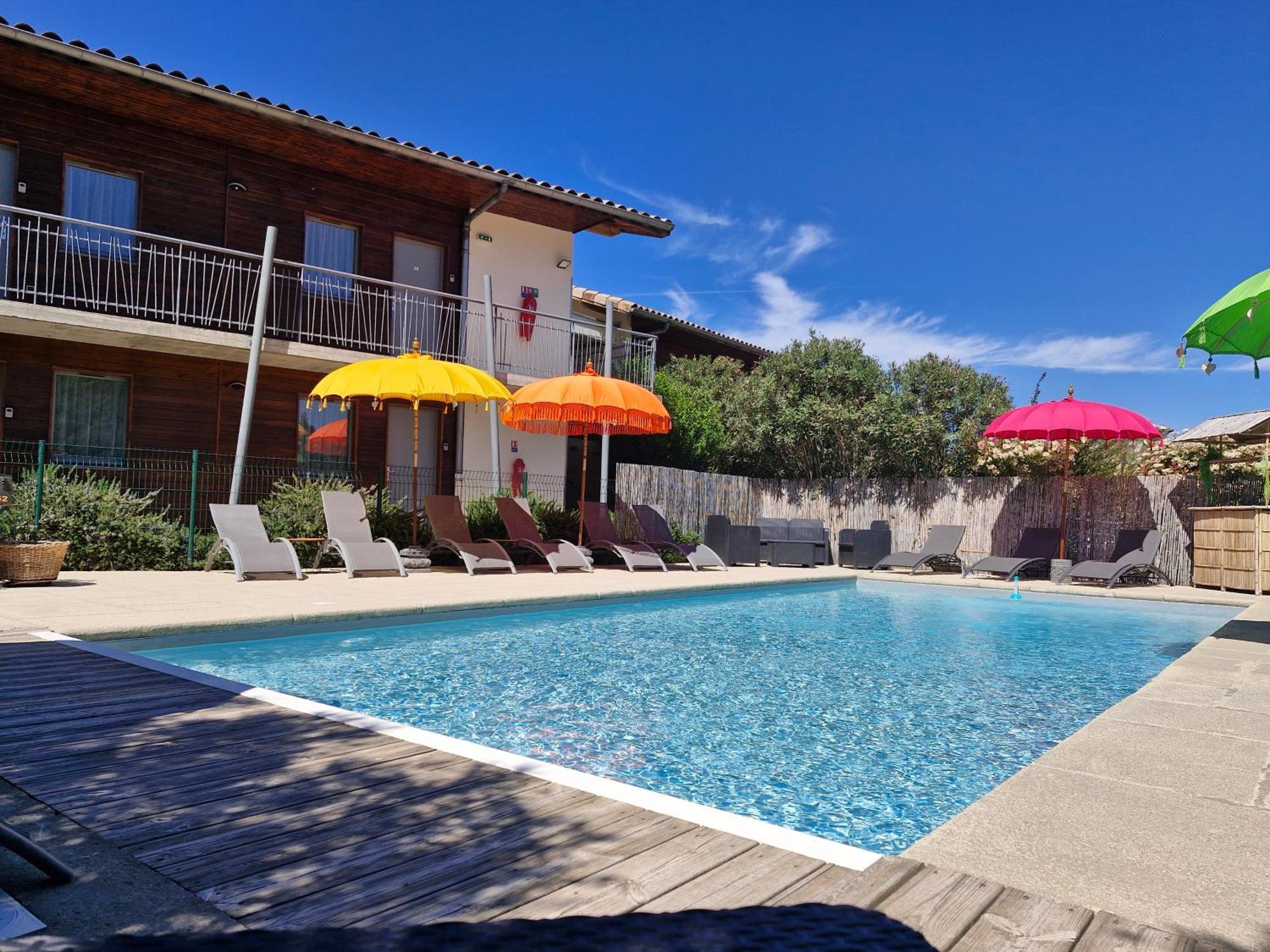 Hotel Le Vanseen Les Vans Luaran gambar