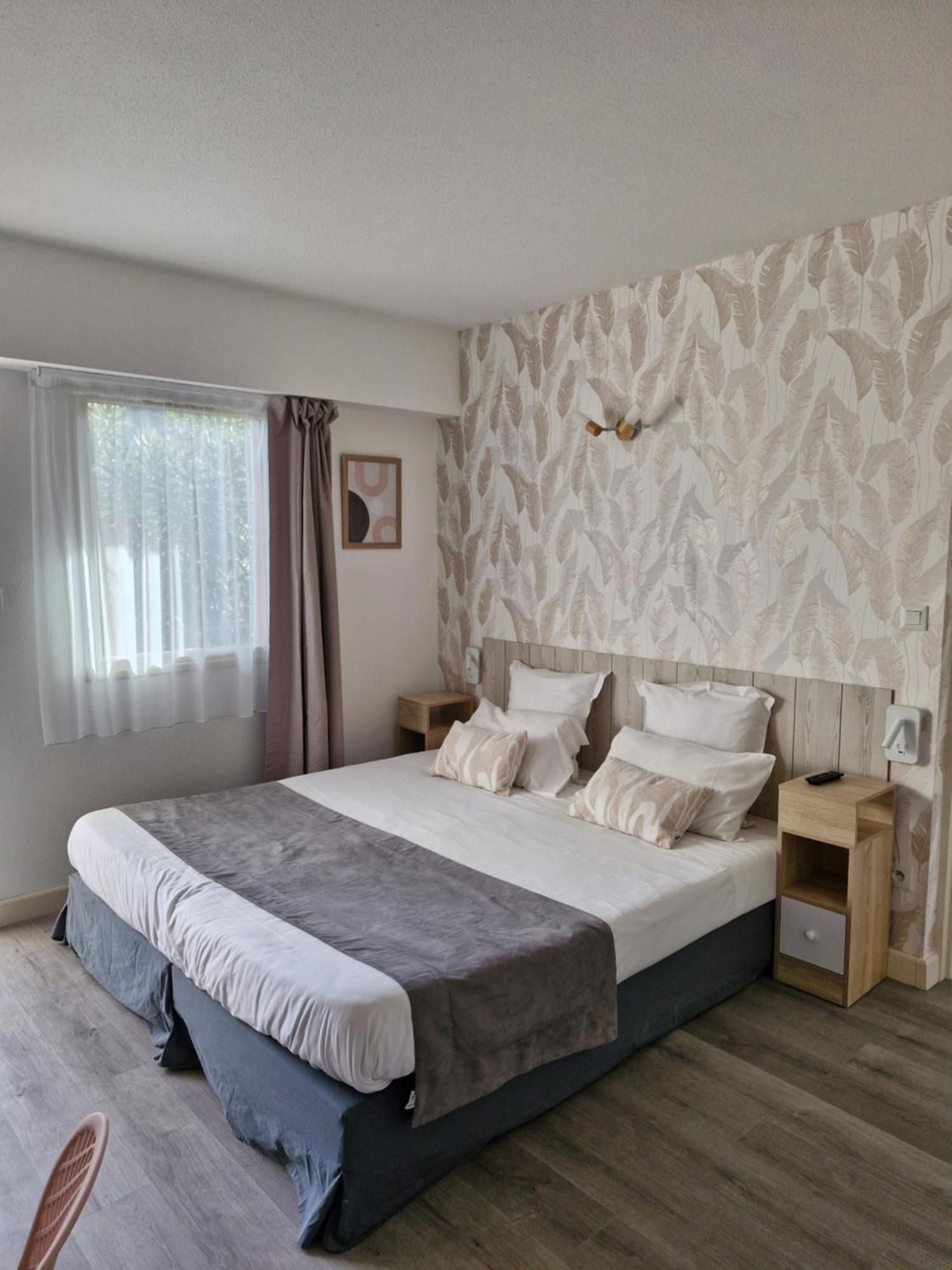Hotel Le Vanseen Les Vans Luaran gambar