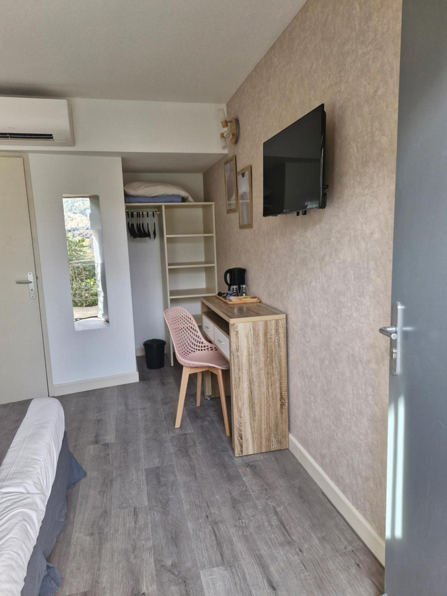 Hotel Le Vanseen Les Vans Luaran gambar