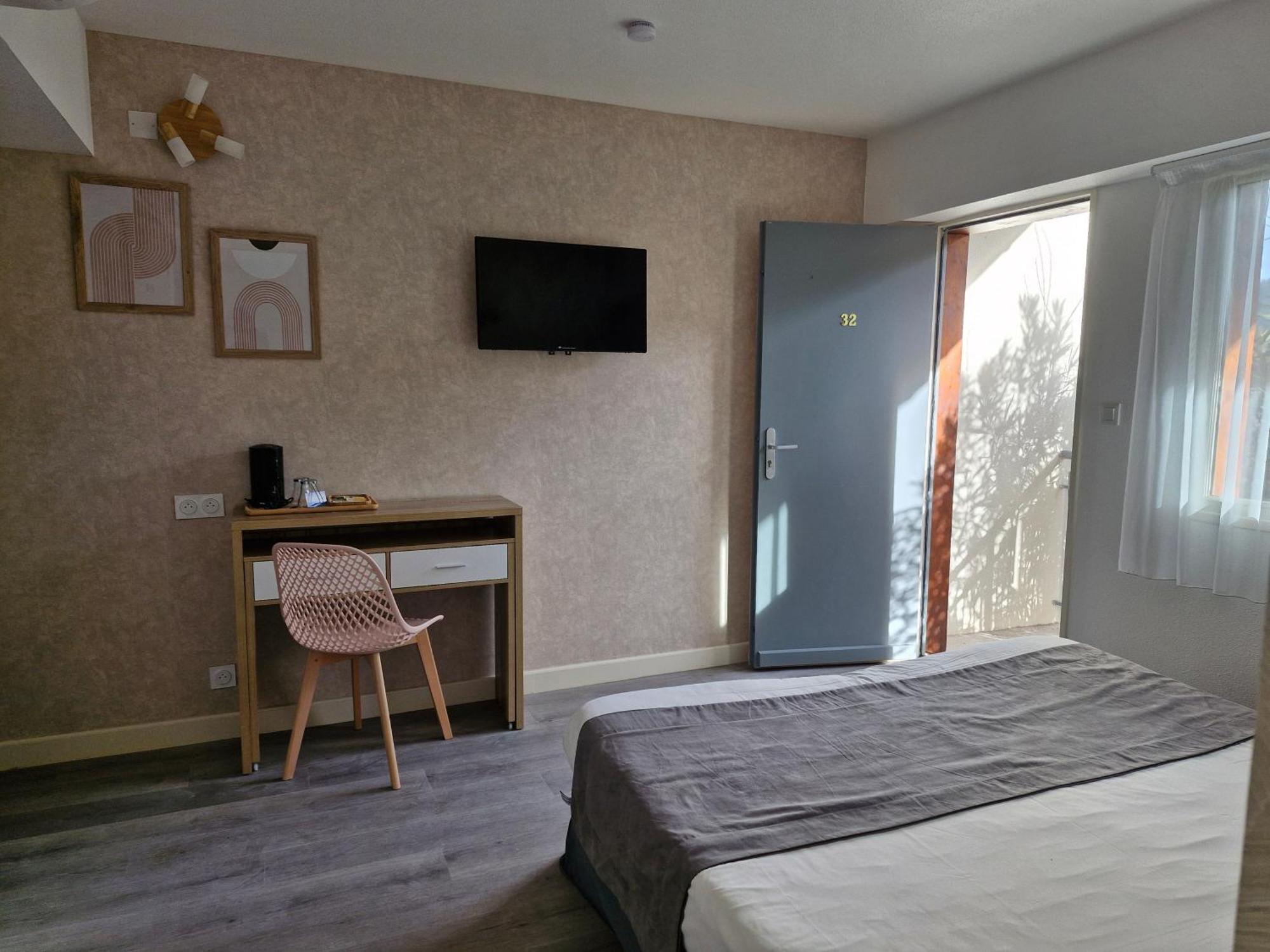 Hotel Le Vanseen Les Vans Luaran gambar
