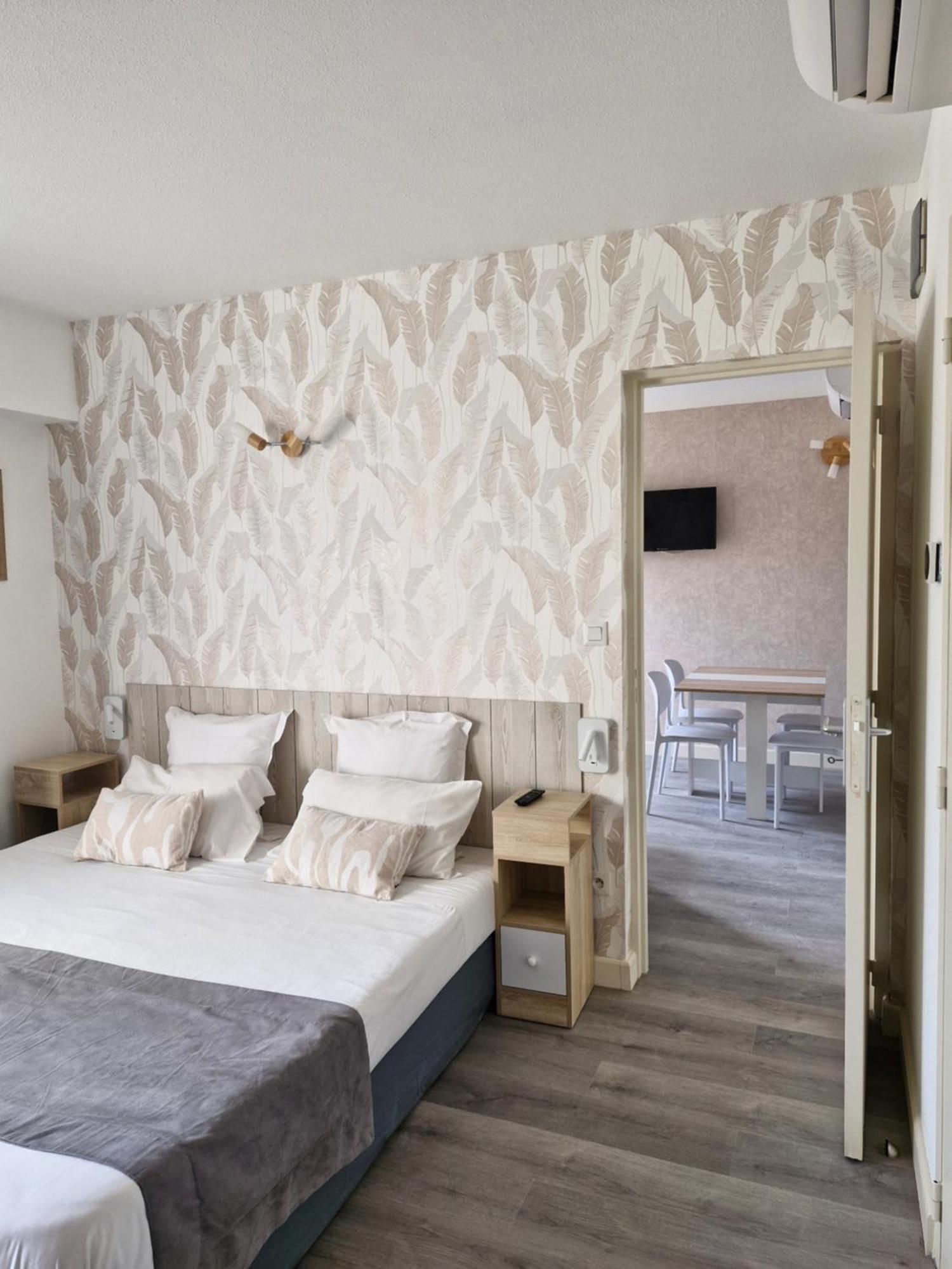 Hotel Le Vanseen Les Vans Luaran gambar